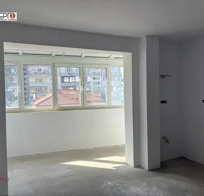 Снимка 3 — Двустаен апартамент в Център на Русе с южно изложение