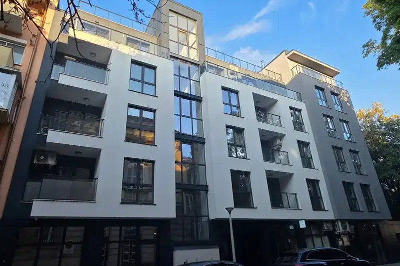 Three-room apartment in the Center of Ruse with two terraces