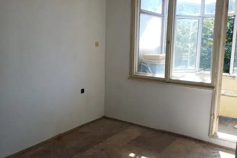Spacious 4-room apartment in Center, Ruse with garage