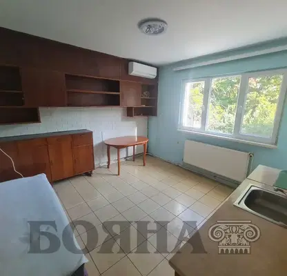 Снимка 2 — 3-стаен апартамент в Център Русе с голяма остъклена тераса