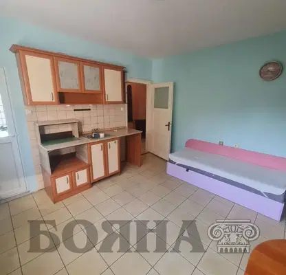 Снимка 3 — 3-стаен апартамент в Център Русе с голяма остъклена тераса