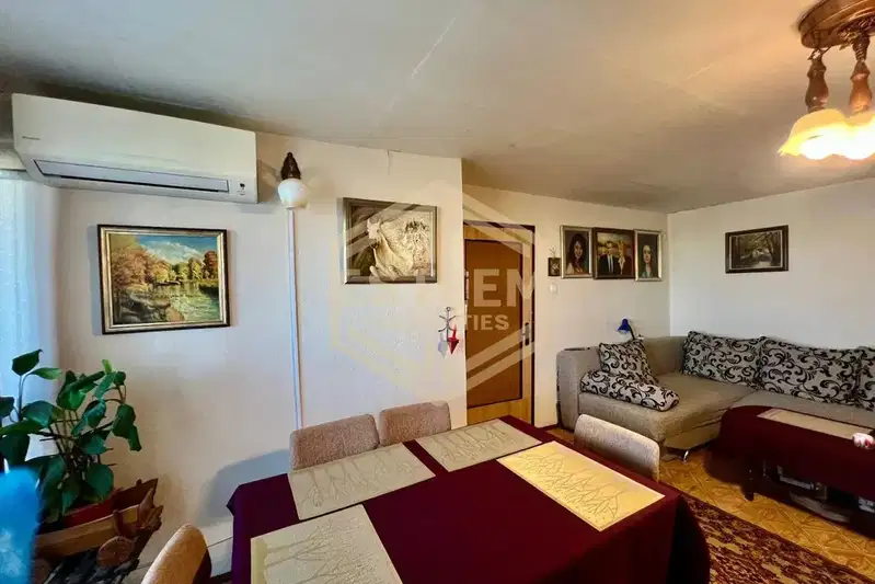 Three-room apartment in Druzhba 2, Ruse with basement
