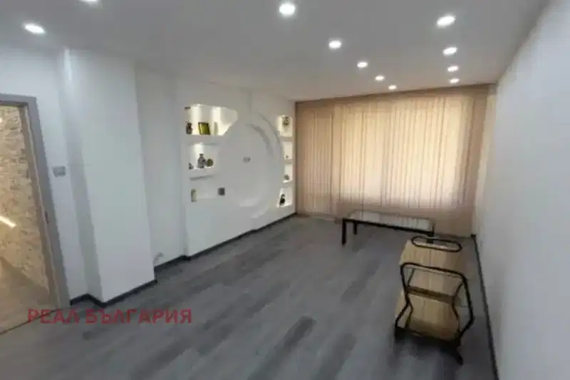 Three-room apartment in Druzhba 3, Ruse with two terraces