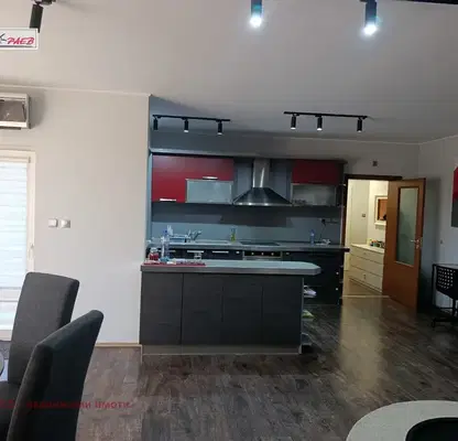 Photo 5 — Three-room apartment in Ruse, Vazrazhdane with balcony