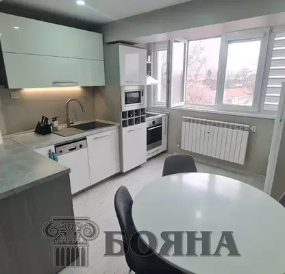 Снимка 5 — Просторен 4-стаен апартамент в ж.к. Възраждане, Русе