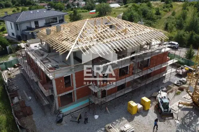 Spacious 3-room apartment with courtyard terrace in s. Bistritsa