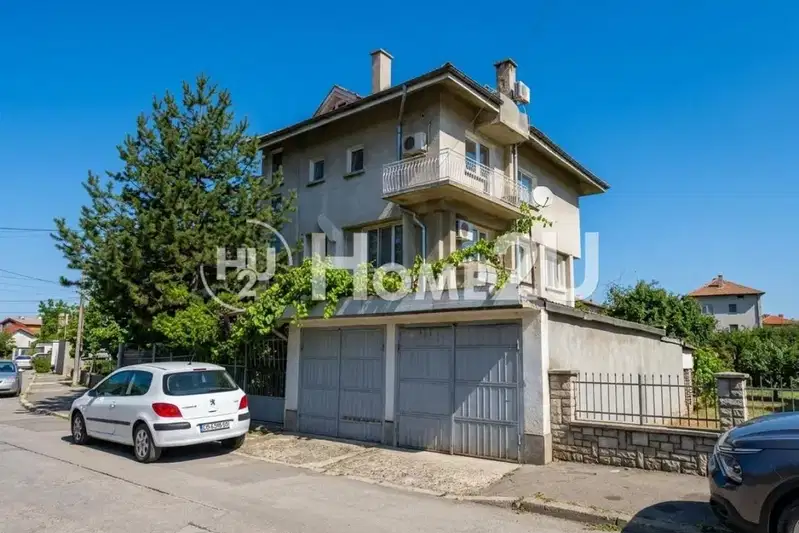 3-room apartment in Kazichene village with two terraces