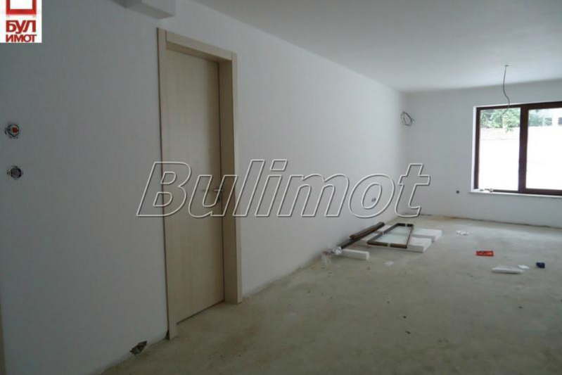 One-room apartment in Kranevo village with shared amenities and parking