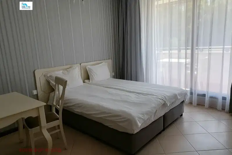 One-room apartment in Lozenets with terrace in Oasis Resort