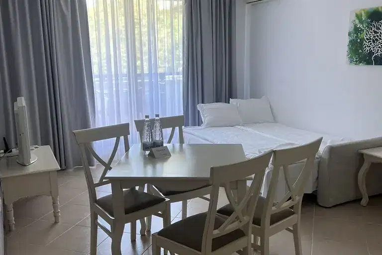 Two-room apartment in Lozenets with terrace in Oasis Resort