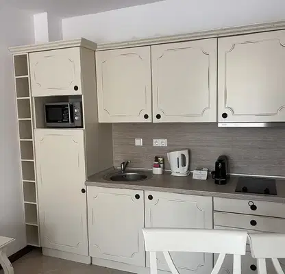 Снимка 2 — Двустаен апартамент в с. Лозенец с тераса в Oasis Resort