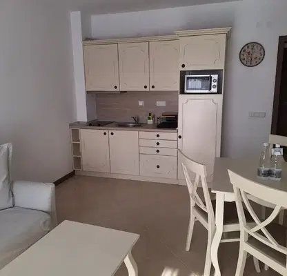 Снимка 2 — Двустаен апартамент в с. Лозенец с тераса в Oasis Resort
