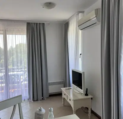 Снимка 3 — Двустаен апартамент в с. Лозенец с тераса в Oasis Resort