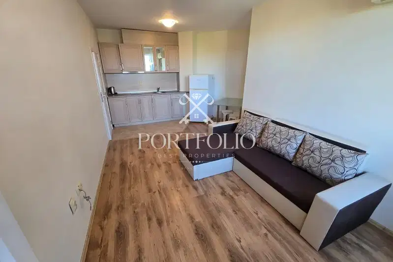 Two-room apartment with pool view in Ravda village