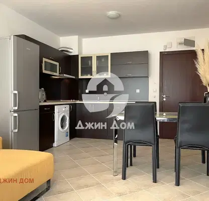 Снимка 3 — Двустаен апартамент до морето в с. Равда, партер с тераса
