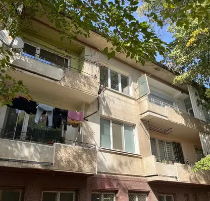 Снимка 2 — Тристаен апартамент в центъра на Севлиево с две тераси