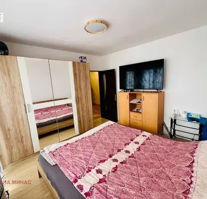 Снимка 2 — Тристаен апартамент в Шумен, 5-ти полк, с основен ремонт