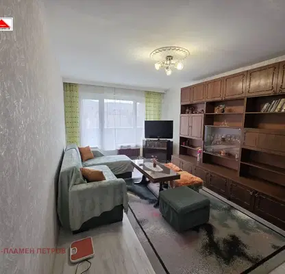 Снимка 2 — Двустаен апартамент в Шумен, 5-ти етаж с тераса