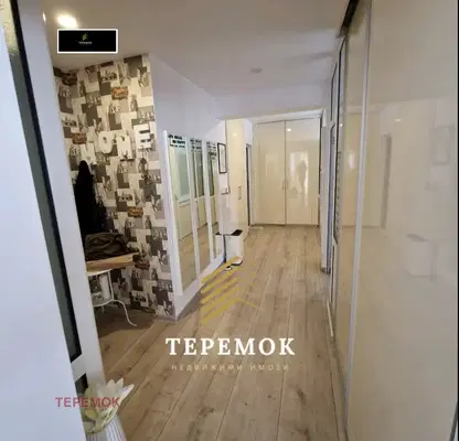 Снимка 4 — Тристаен апартамент с тераса в центъра на Шумен