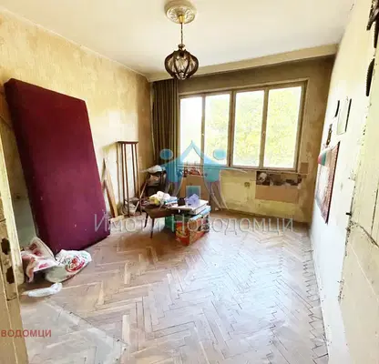 Снимка 4 — Тристаен тухлен апартамент с две тераси в центъра на Шумен