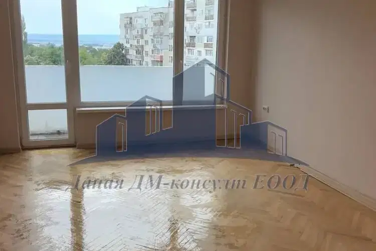 Тристаен апартамент с две тераси в Добруджански, Шумен