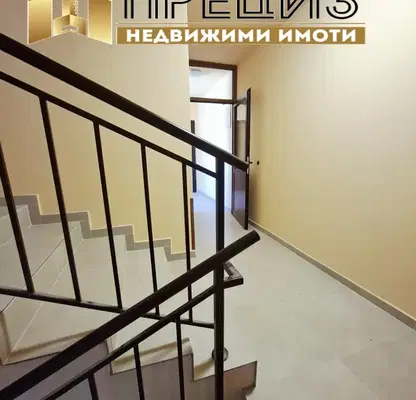 Снимка 2 — Тристаен апартамент в Добруджански, Шумен с тераса