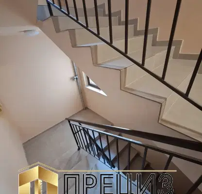 Снимка 3 — Тристаен апартамент в Добруджански, Шумен с тераса