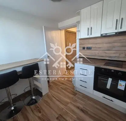 Photo 3 — Three-room apartment in Shumen, Ruski Pametnik area, 5th floor
