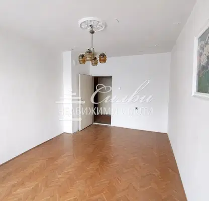Photo 5 — Four-room apartment with three bedrooms in Shumen, Matematischeska gimnaziya