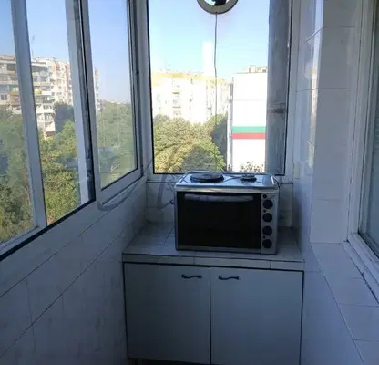 Снимка 3 — Двустаен апартамент в Шумен, Тракия с тераса на 7 етаж