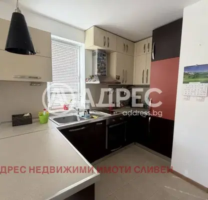 Снимка 2 — Двустаен апартамент в Център на Сливен с голяма тераса