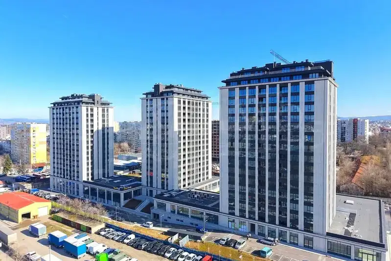 Двустаен апартамент в Банишора с гараж и асансьор