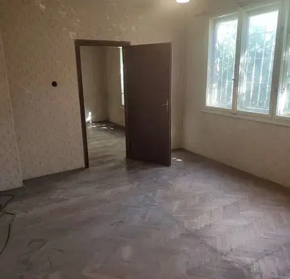 Снимка 4 — Тристаен апартамент в Банишора с двор и мазе