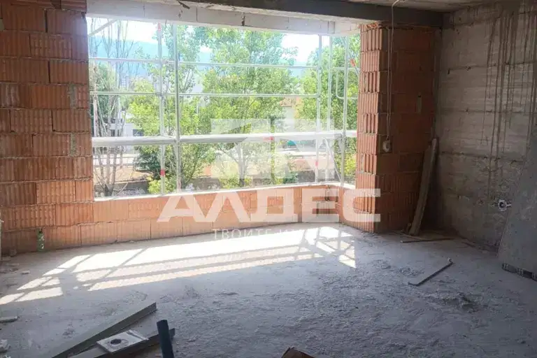 Three-room apartment 135 sq m in Banishora with parking space