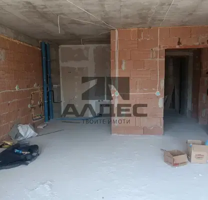 Снимка 3 — Тристаен апартамент 135 кв.м. в Банишора с паркомясто