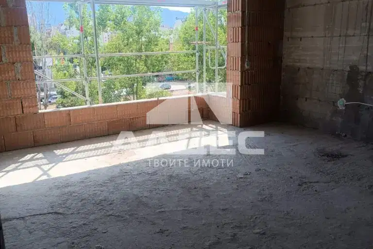 Three-room apartment 135 sq m in Banishora with parking space
