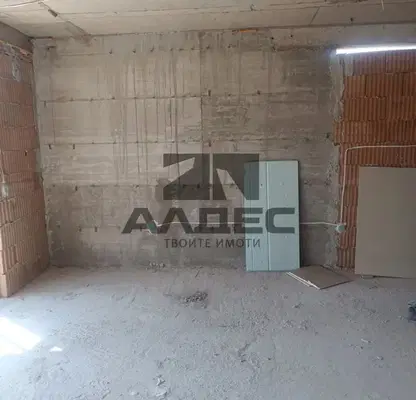 Снимка 4 — Тристаен апартамент 135 кв.м. в Банишора с паркомясто