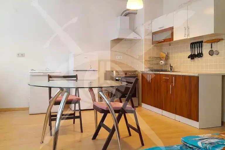 One-room apartment in Banishora with parking space
