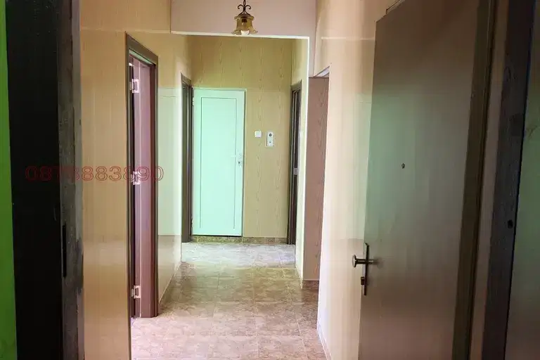 Spacious 3-room apartment in Banishora with balcony