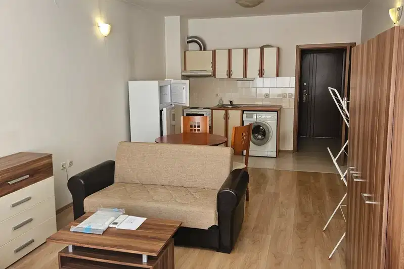 One-room apartment in Belite Brezi with elevator and access control