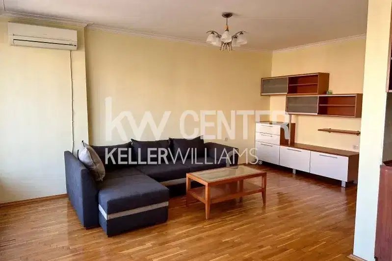 Spacious 4-room apartment in Belite Brezi with three bedrooms