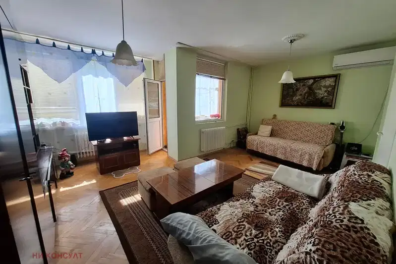 Spacious 3-room apartment in Benkovski with southwest aspect