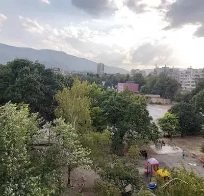 Снимка 2 — Двустаен апартамент с южно изложение в Борово, София