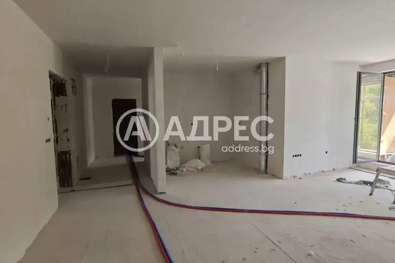 Тристаен апартамент с южно изложение в Бояна, София