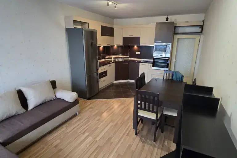 Three-room apartment in Bukston with elevator on Bratya Bukston Blvd