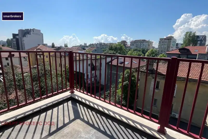 Двустаен апартамент с две тераси в Център, София