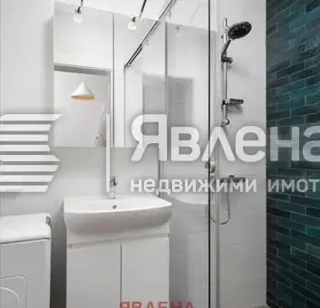 Снимка 2 — Двустаен апартамент с двор в Центъра на София