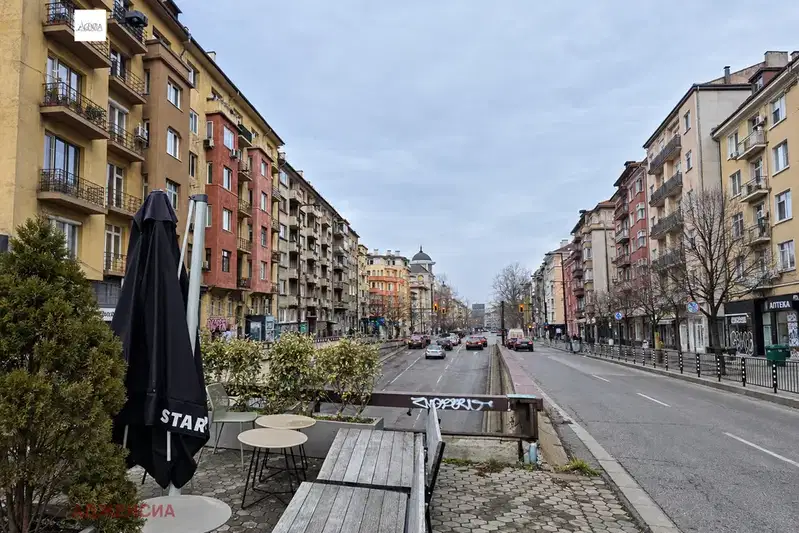 3-room apartment in Center, Sofia with balcony and basement