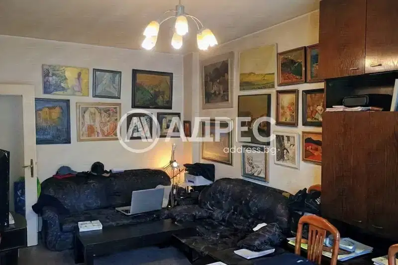 Three-room apartment with parking space in Center, Sofia