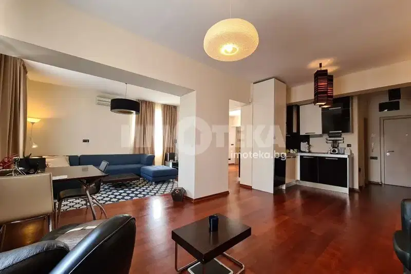 Three-room apartment in Sofia Center with elevator
